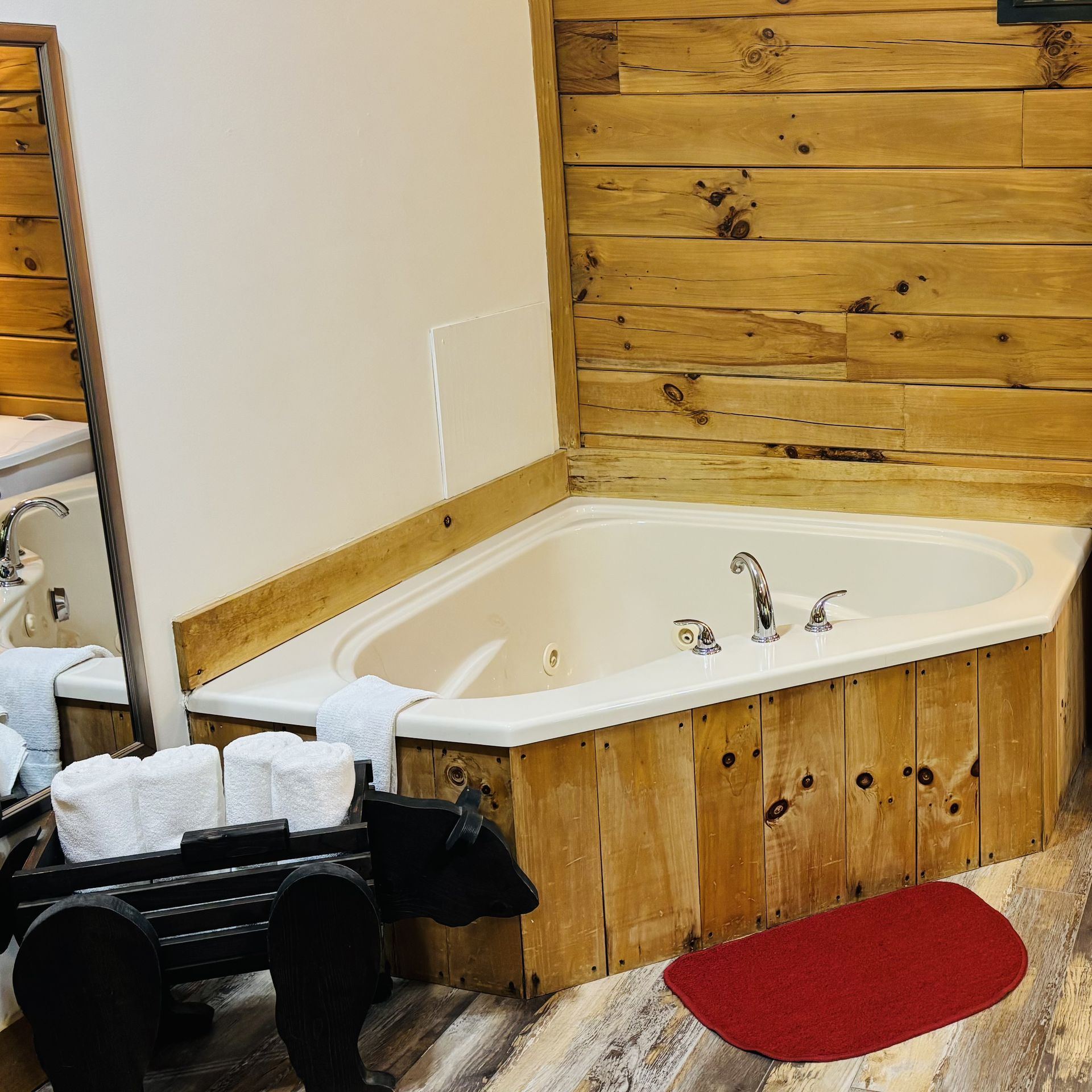 Corner jacuzzi tub with rolled towels at Aspen Cabin