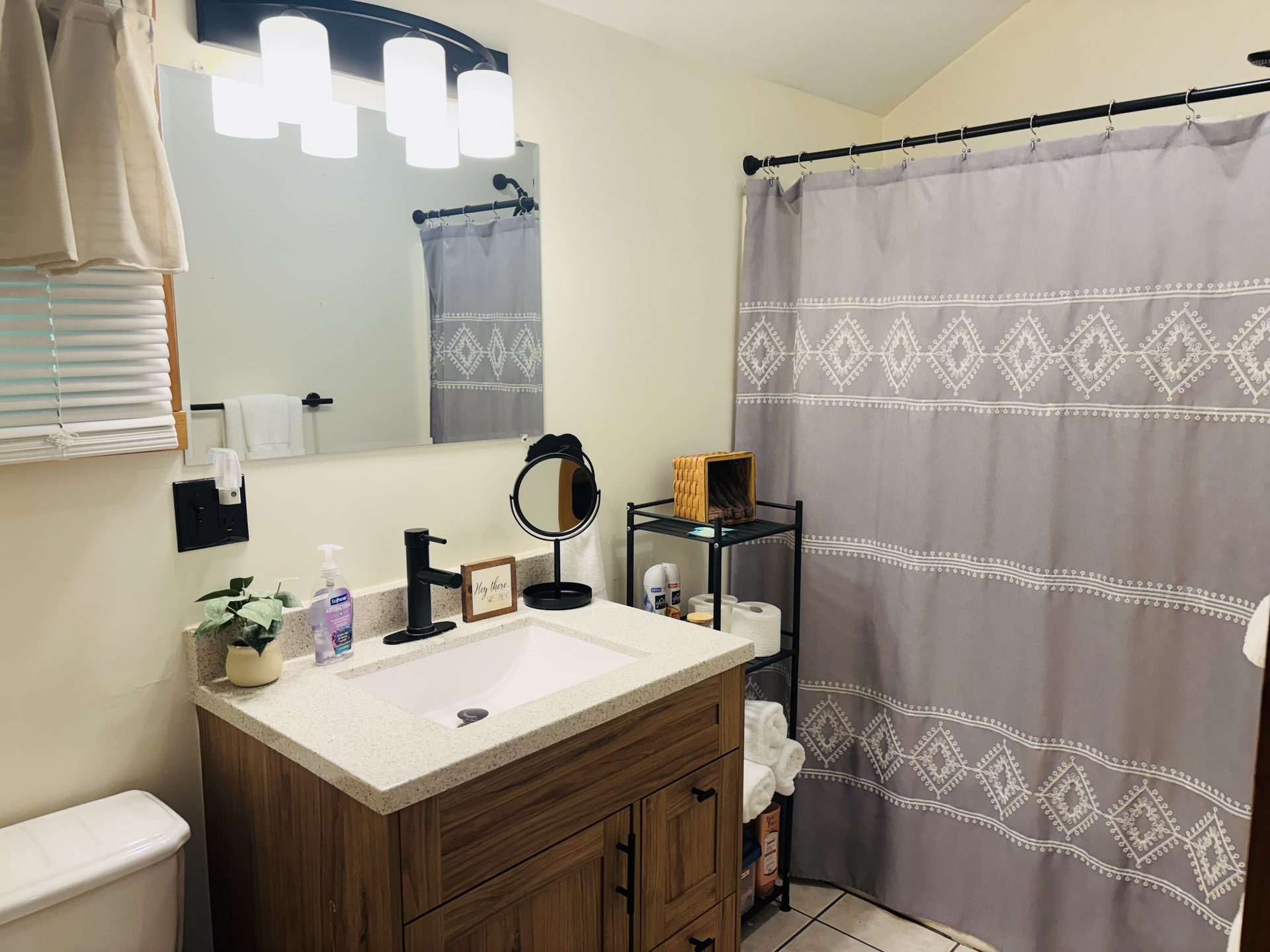 Full bath with shower, tub and vanity at Sugar Maple Cabin