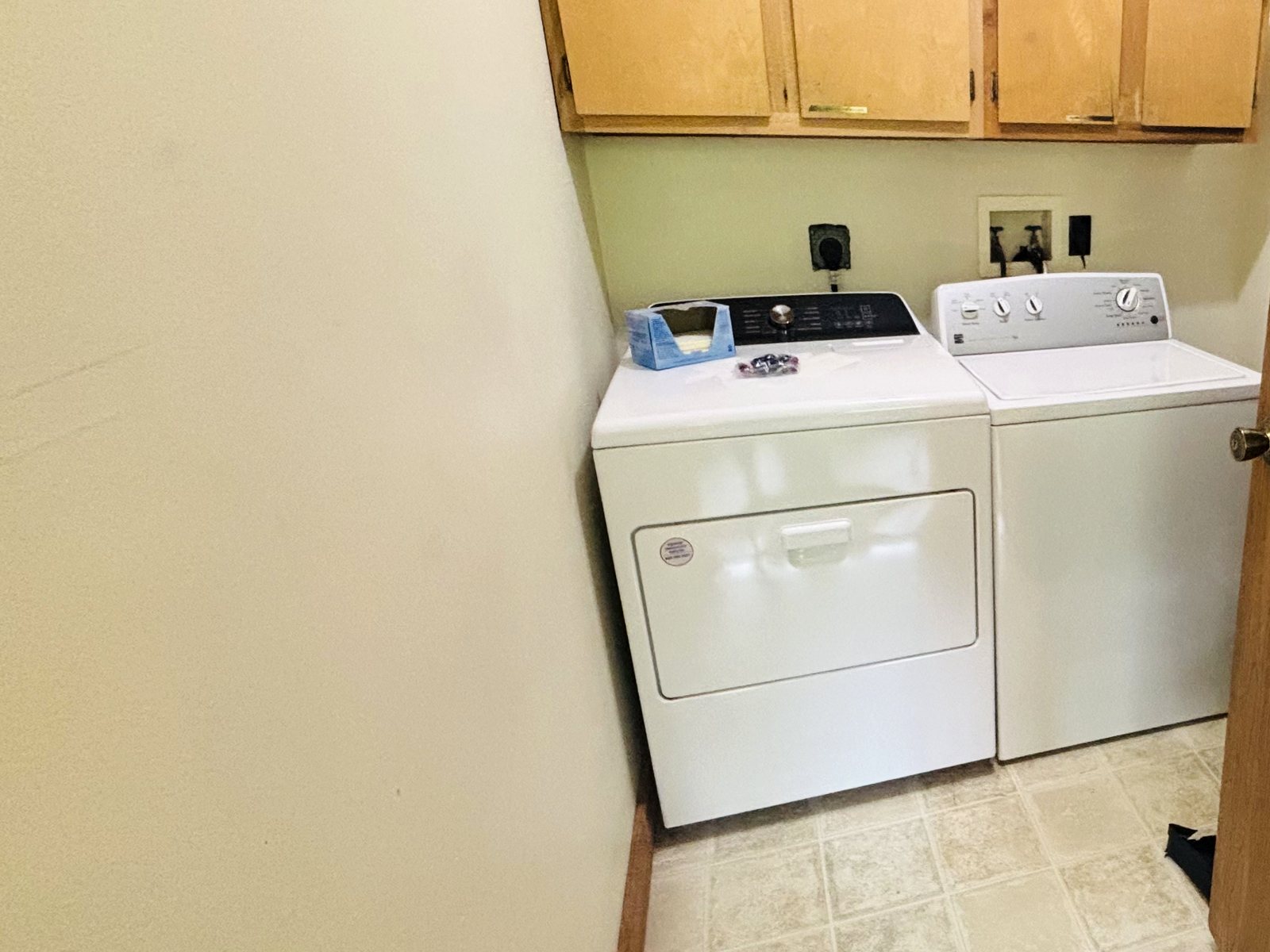 The laundry room at Red Oak Cabin, with a full-size washer and dryer
