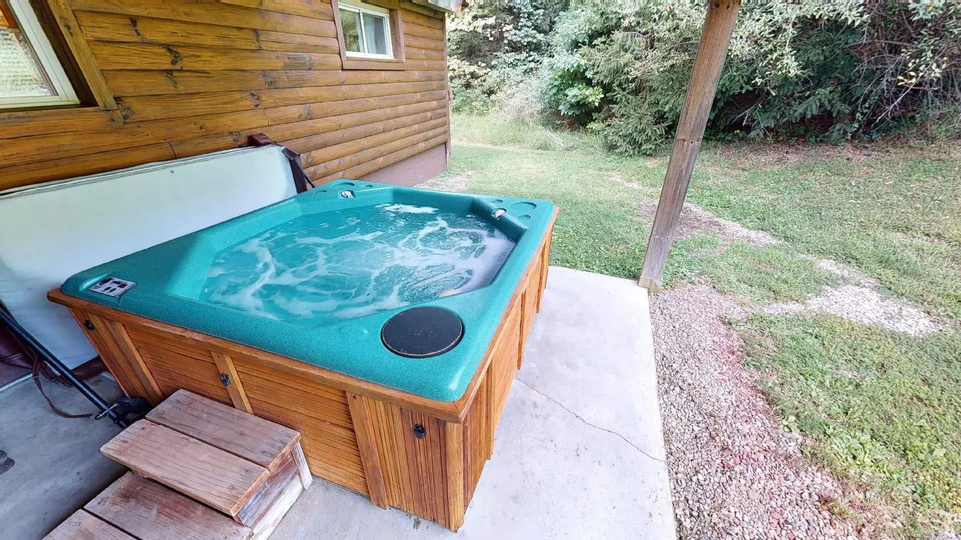 Bear Run Red Oak Hot Tub