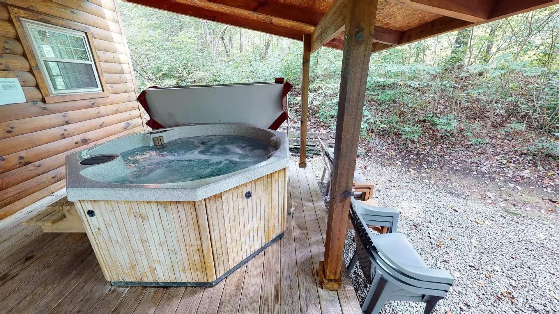 Bear Run Redbud Cabin Hot Tub