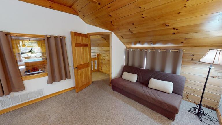 Redbud Cabin Hocking Hills