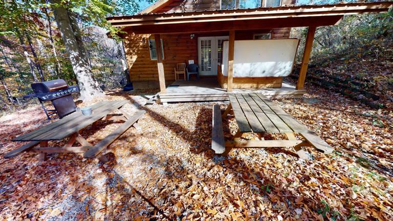 Redbud Cabin Hocking Hills